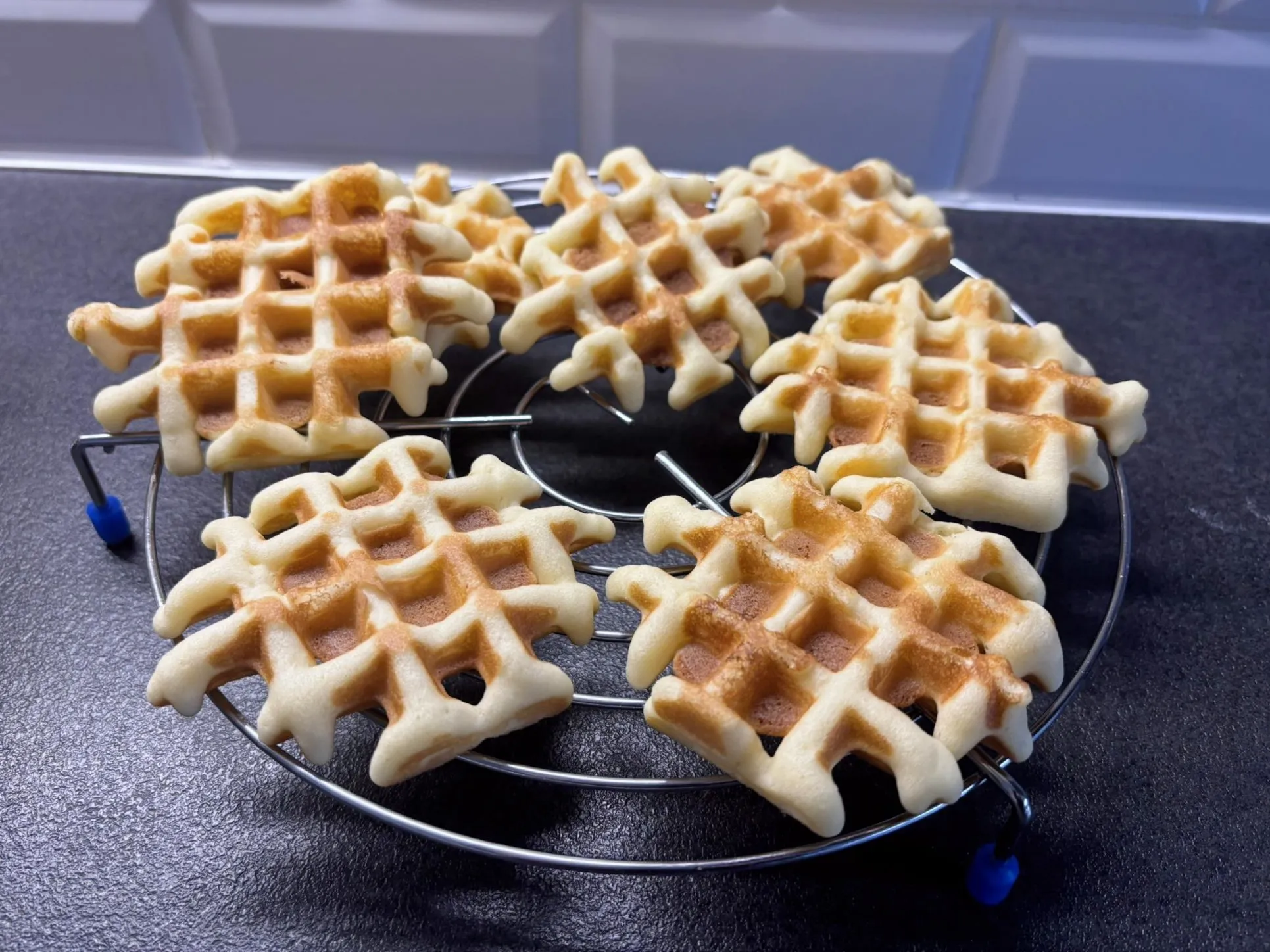 Zachte bewaarfwafeltjes gestapeld op een bord